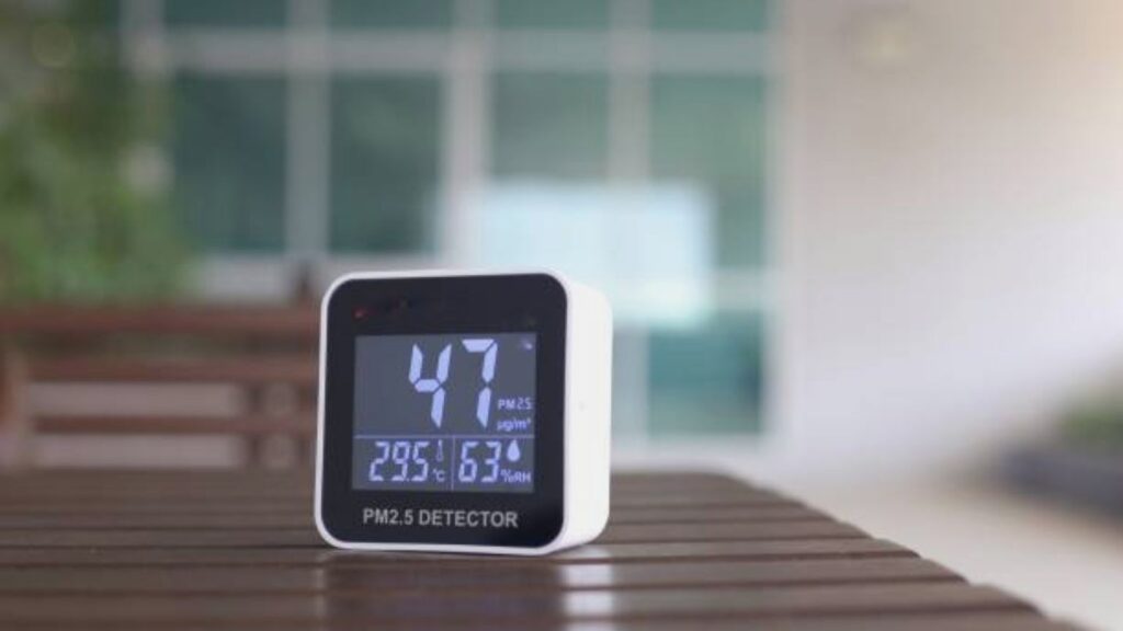 Humidity and Air Quality Monitoring Thermostat Features